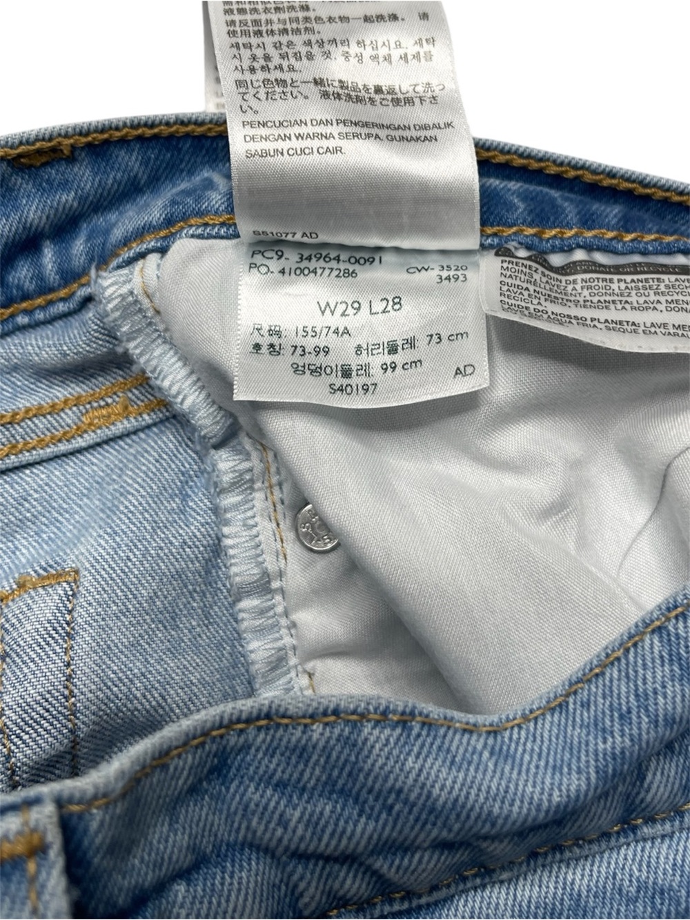 Levi's Light Blue Wedgie Straight Fit Jeans with Distressed Knee 29 - Picture 5 of 8